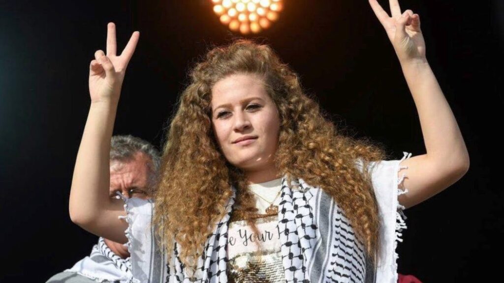ستات بطلات في تاريخ المقاومة الفلسطيني
عهد التميمي هي ناشطة فلسطينية معروفة بنضالها ضد الاحتلال الإسرائيلي. وُلدت في عام 2001 في قرية النبي صالح بالقرب من رام الله.